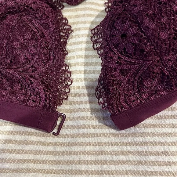 Victoria’s Secret front closure bra size large